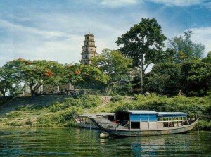 Excursion en bateau sur la rivière des Parfums à Hue.