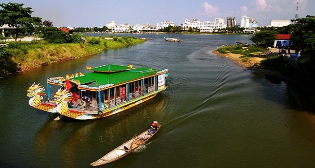 Balade en bateau sur la rivière des Parfums à Hué