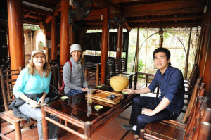 Visite l'Ancien Village Duong Lam avec guide francophone au vietnam