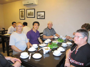 Gouter les specialites de Hanoi avec guide francophone au Vietnam