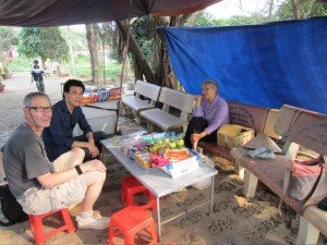 Visite le Village Duong Lam avec guide francophone locale au Vietnam
