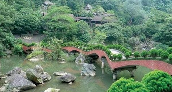 Parc national de Ba Vì et maisons coloniales françaises