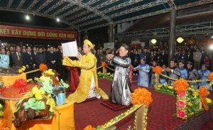 La fête du Temple Trân (dédiée aux rois Trân) dans le district de Hung Hà, province de Thái Binh,