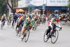 Une course cycliste a débuté le 1er mai à Hanoi avec la destination de la province de  Diên Biên