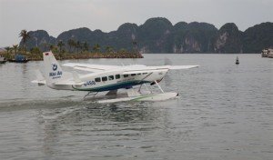 la compagnie aérienne Hai Âu propose de cinq à dix vols aux touristes qui souhaitent observer la baie de Ha Long