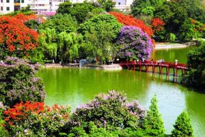 découvrir le lac Hoan Kiem