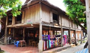Visite village de Lac
