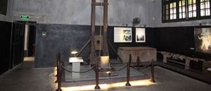 Guillotine - Prison Hoa Lo