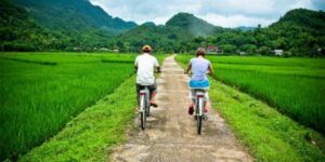Faire une balade à vélo autour de la vallée de Mai Chau